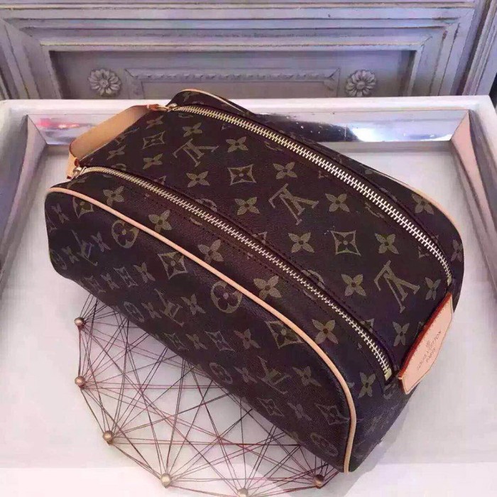 LV King Size Toletry Bag M47528