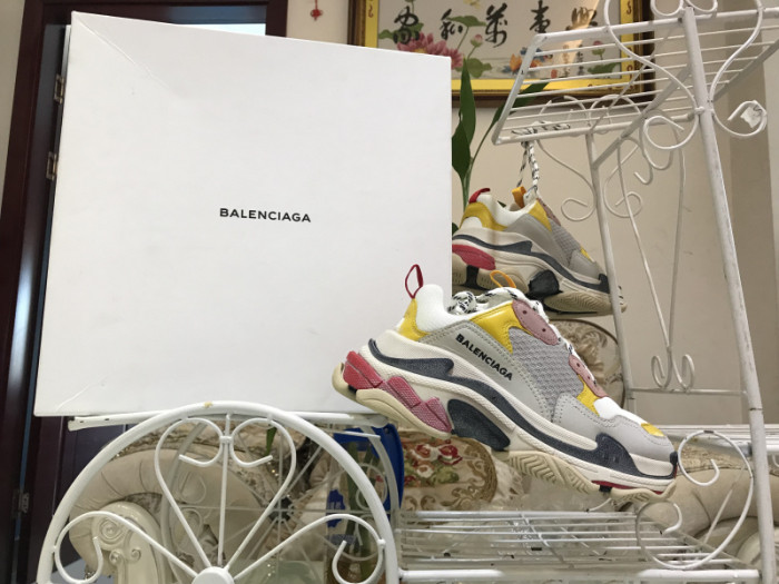 B 17FW Tripe-S High End Sneaker-010