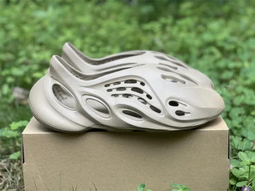 Authentic Yeezy Foam Runner “Mist”