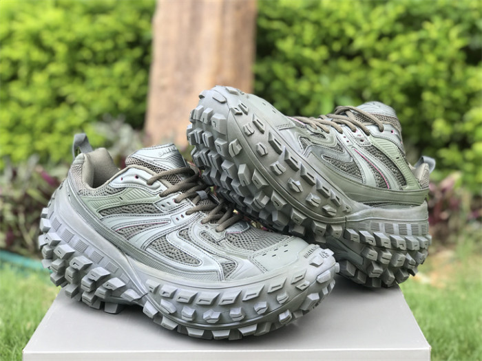 B 17FW Tripe-S High End Sneaker-311