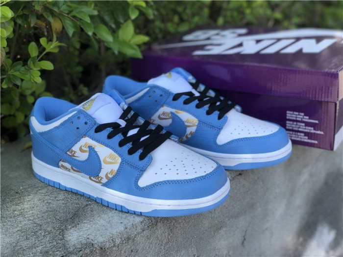 Authentic Supreme x Nike SB Dunk Low Blue