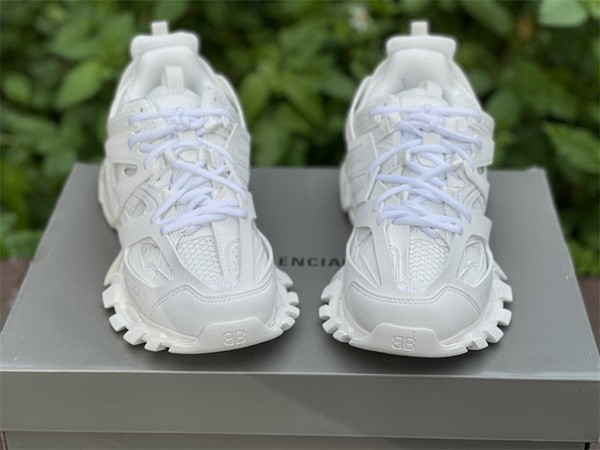 B 17FW Tripe-S High End Sneaker-257