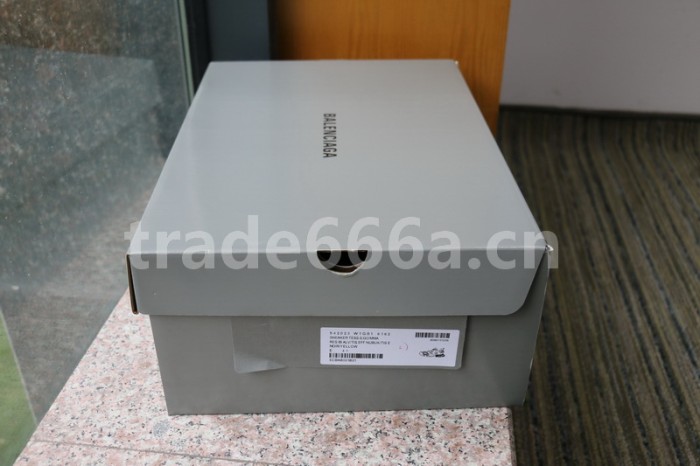 B 17FW Tripe-S High End Sneaker-065