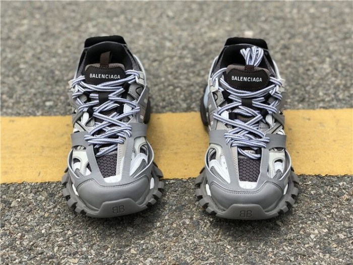 B 17FW Tripe-S High End Sneaker-057