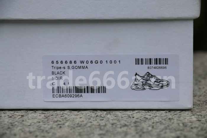 B 17FW Tripe-S High End Sneaker-001