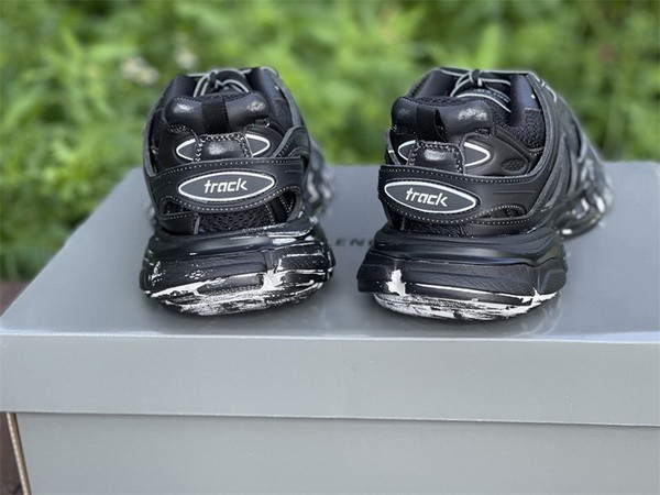 B 17FW Tripe-S High End Sneaker-228