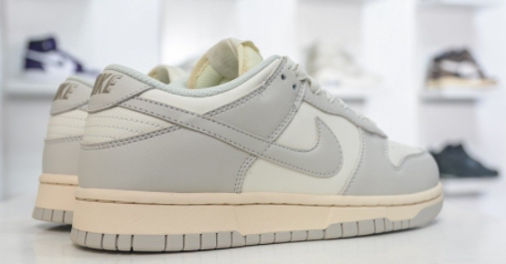 Authentic Nike SB Dunk Low”Light Bone” New