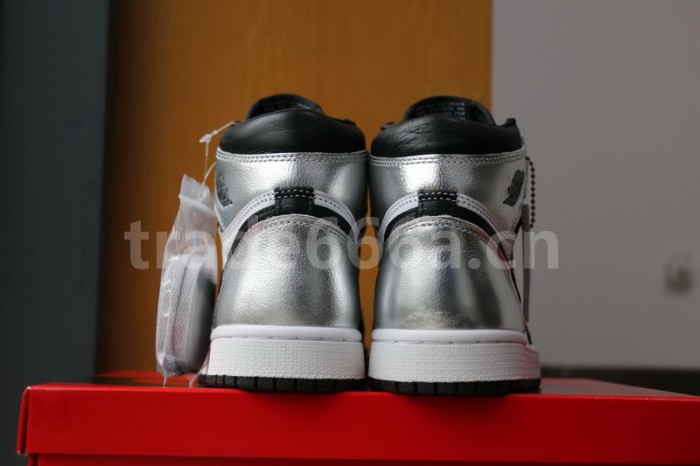 Authentic Air Jordan 1 High OG WMNS “Silver Toe” Women size