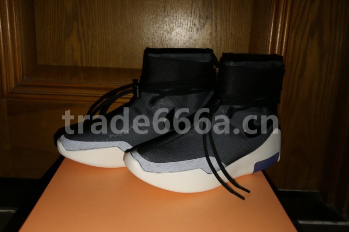 Authentic Nike Air Shot Around “Black”