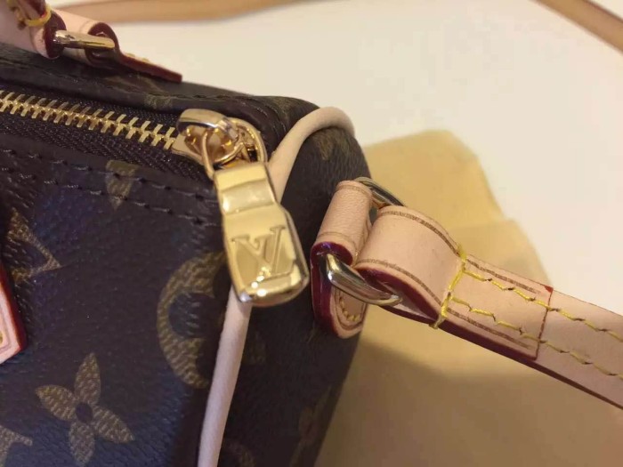 LV hand bag brown(16*11*9cm)