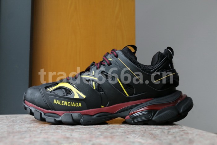 B 17FW Tripe-S High End Sneaker-065