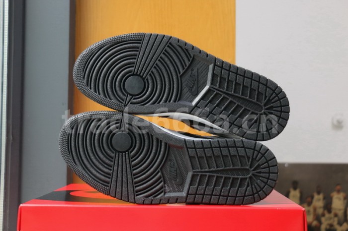 Authentic Air Jordan 1 High OG WMNS “Silver Toe” Women size