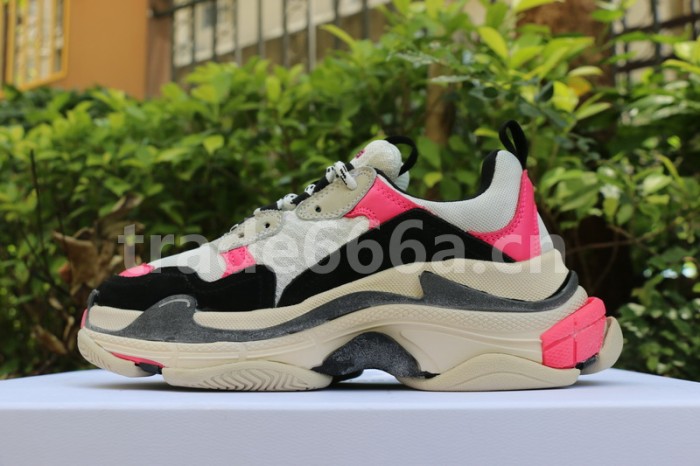 B 17FW Tripe-S High End Sneaker-009