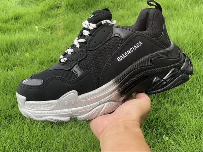 B 17FW Tripe-S High End Sneaker-138