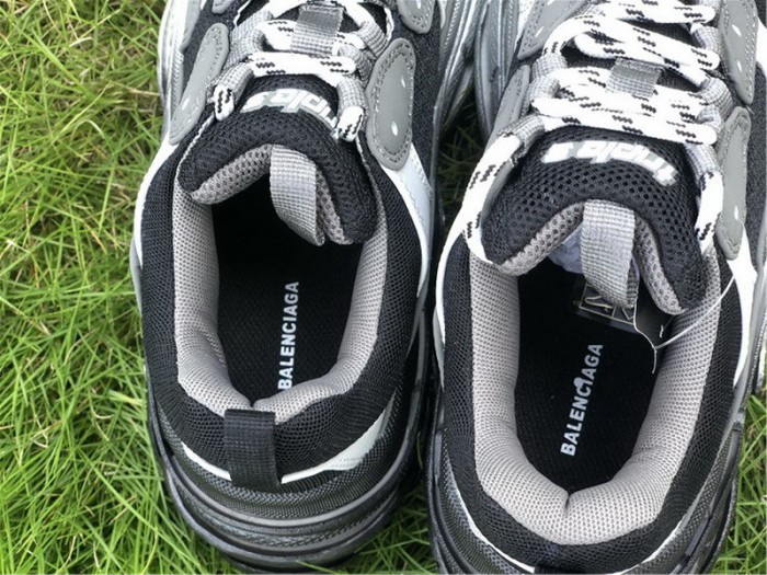 B 17FW Tripe-S High End Sneaker-142