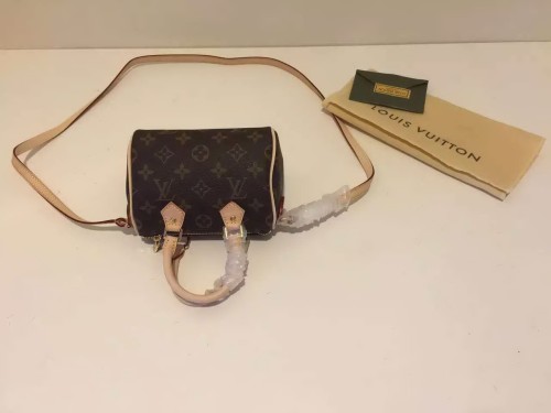 LV hand bag brown(16*11*9cm)