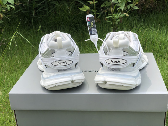 B 17FW Tripe-S High End Sneaker-086