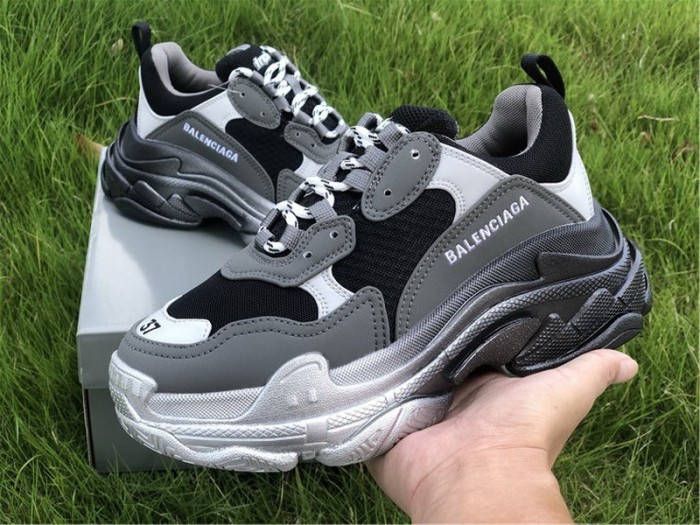 B 17FW Tripe-S High End Sneaker-142