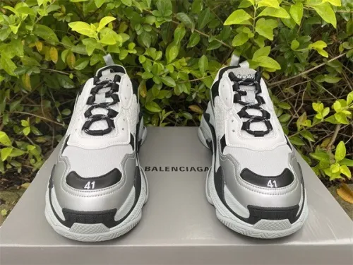 B 17FW Tripe-S High End Sneaker-209