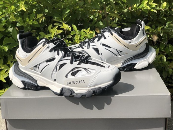 B 17FW Tripe-S High End Sneaker-202