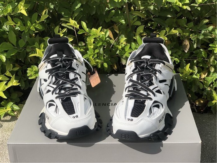 B 17FW Tripe-S High End Sneaker-202