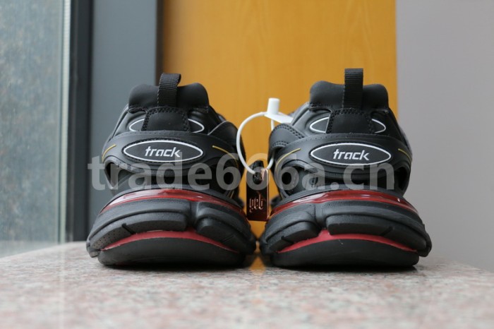 B 17FW Tripe-S High End Sneaker-065