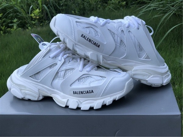 B 17FW Tripe-S High End Sneaker-218