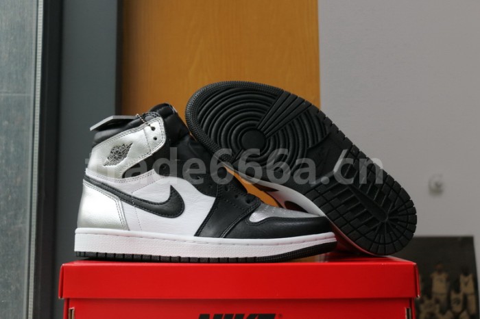 Authentic Air Jordan 1 High OG WMNS “Silver Toe” Women size