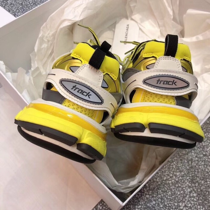 B 17FW Tripe-S High End Sneaker-048