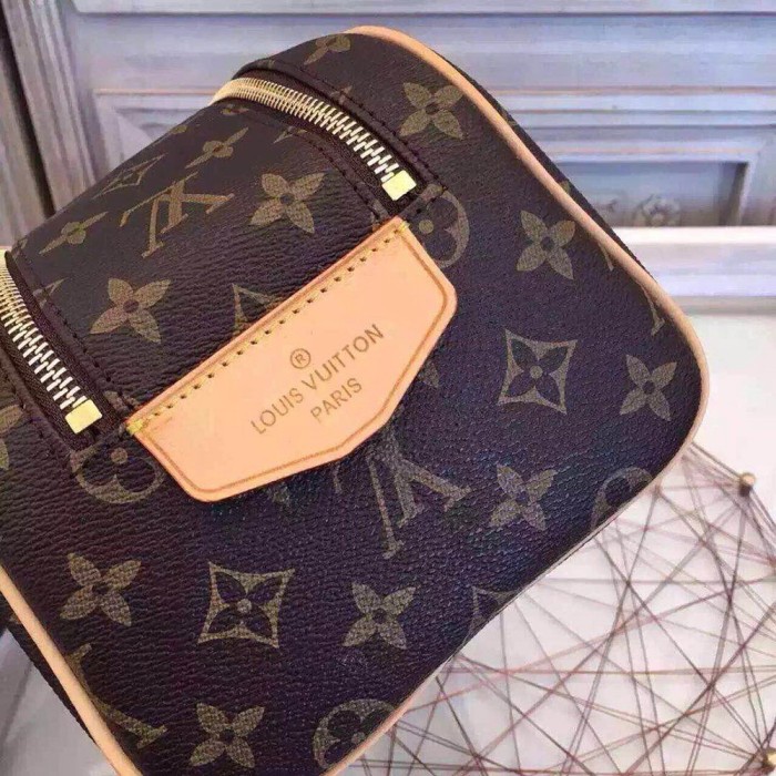 LV King Size Toletry Bag M47528