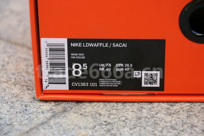 Authentic sacai x Nike VaporWaffle “Royal Fuchsia ”