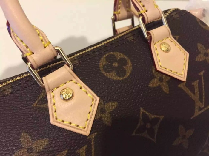 LV hand bag brown(16*11*9cm)