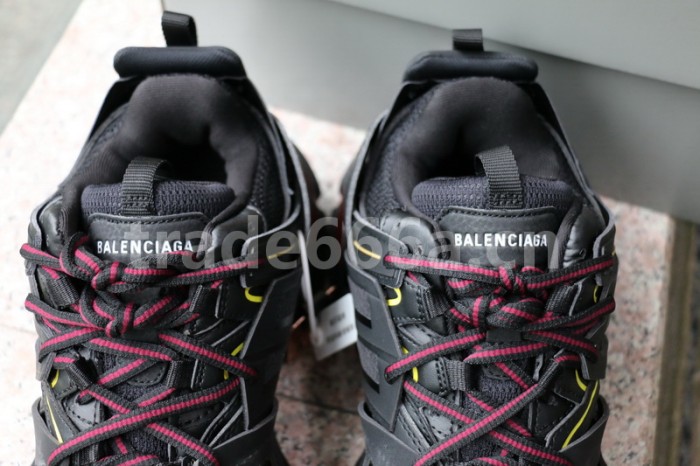 B 17FW Tripe-S High End Sneaker-065