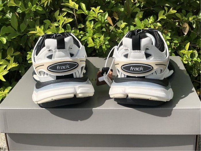 B 17FW Tripe-S High End Sneaker-202