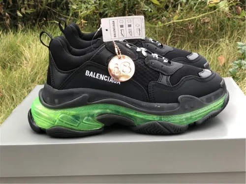 B 17FW Tripe-S High End Sneaker-101
