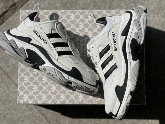 B 17FW Tripe-S High End Sneaker-268