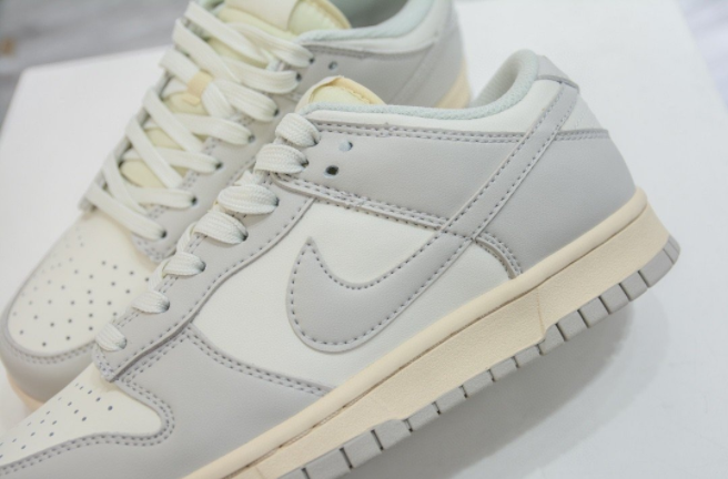 Authentic Nike SB Dunk Low”Light Bone” New