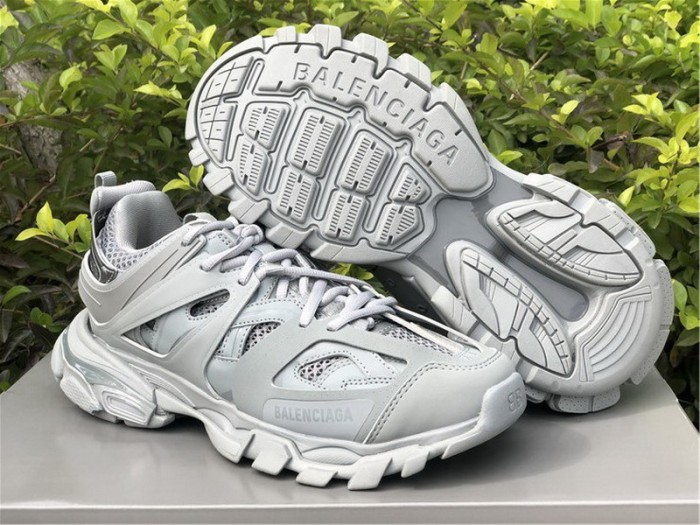 B 17FW Tripe-S High End Sneaker-192