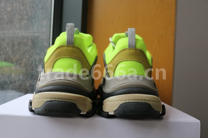 B 17FW Tripe-S High End Sneaker-032