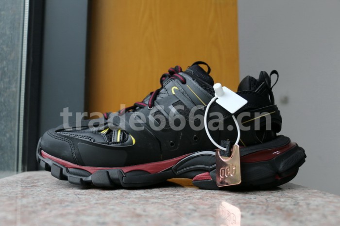 B 17FW Tripe-S High End Sneaker-065