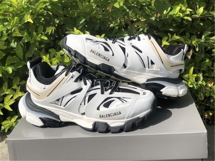 B 17FW Tripe-S High End Sneaker-202