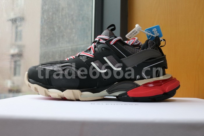 B 17FW Tripe-S High End Sneaker-052