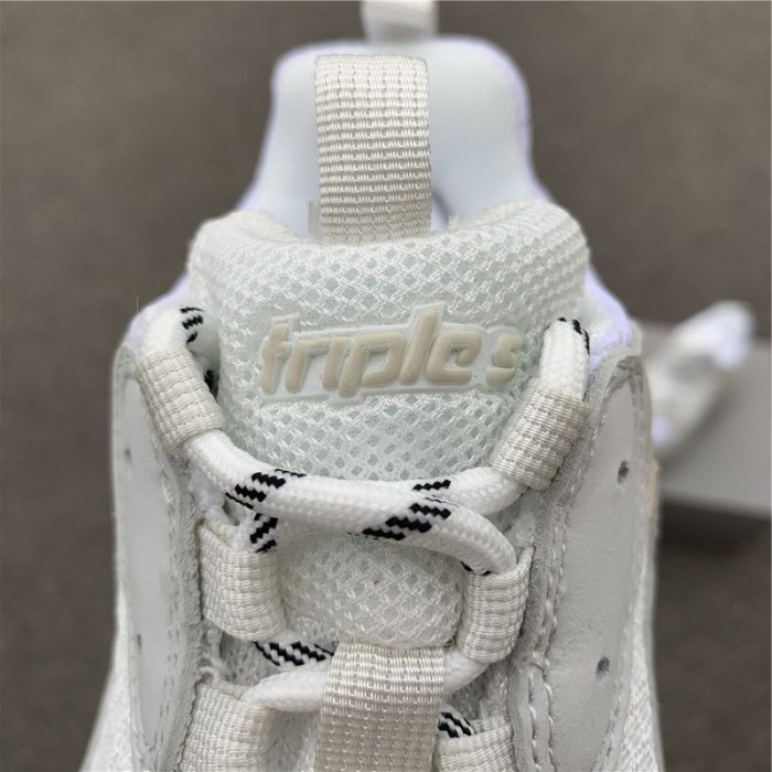 B 17FW Tripe-S High End Sneaker-053