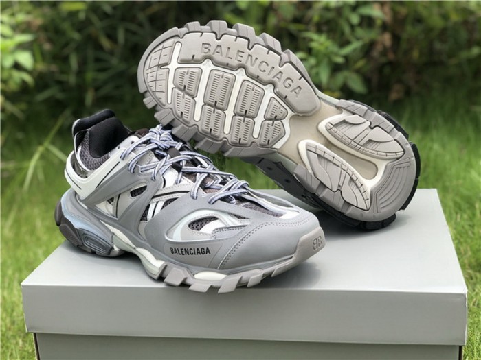 B 17FW Tripe-S High End Sneaker-085