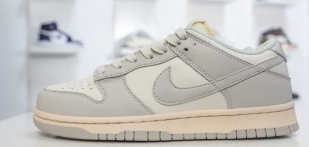 Authentic Nike SB Dunk Low”Light Bone” New