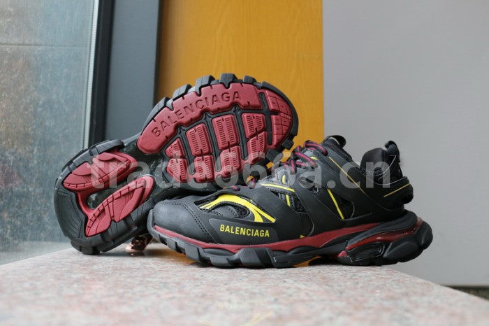 B 17FW Tripe-S High End Sneaker-065