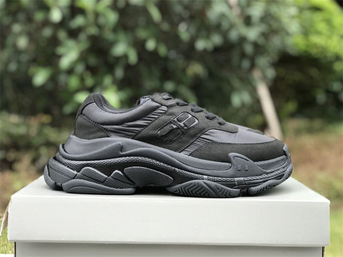 B 17FW Tripe-S High End Sneaker-342