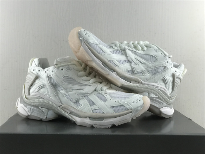 B 17FW Tripe-S High End Sneaker-333