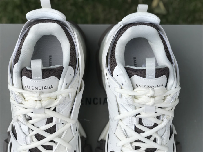 B 17FW Tripe-S High End Sneaker-338