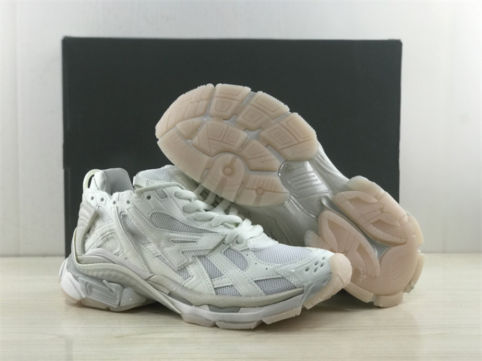 B 17FW Tripe-S High End Sneaker-333